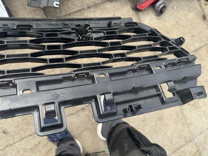 Range Rover Sport L461 Front Lower Grille 2026 N9X2-8A133-A Trim Ends Missing