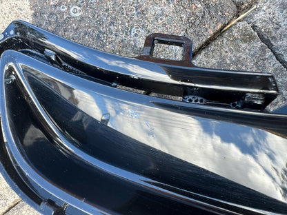 2020-2026 TOYOTA YARIS MK4 FOG LIGHT GRILL SURROUND RIGHT SIDE 52112K0150