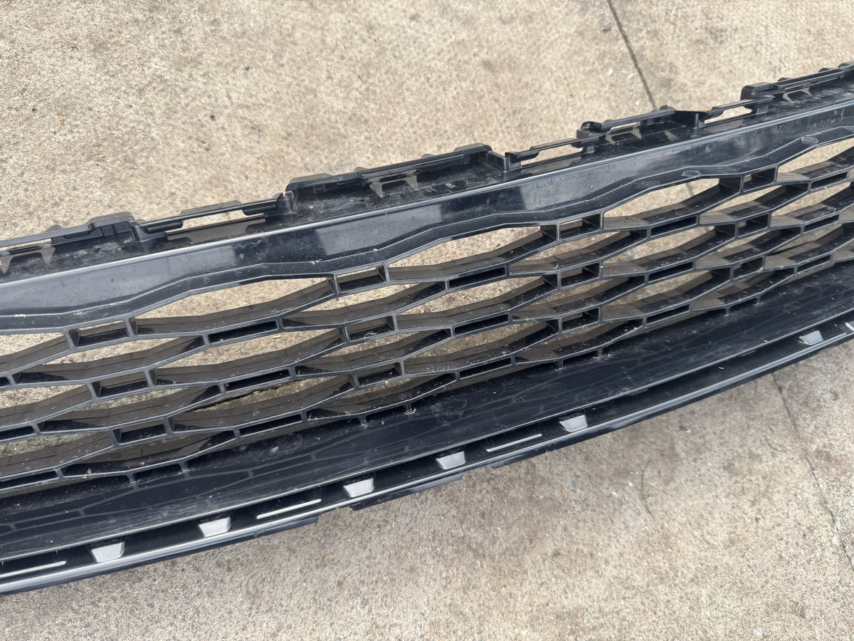 Range Rover Sport L461 Front Lower Grille 2026 N9X2-17F791-B Broken Clip
