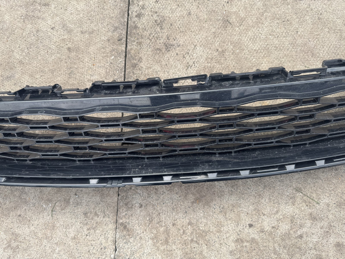 Range Rover Sport L461 Front Lower Grille 2026 N9X2-17F791-B Broken Clip
