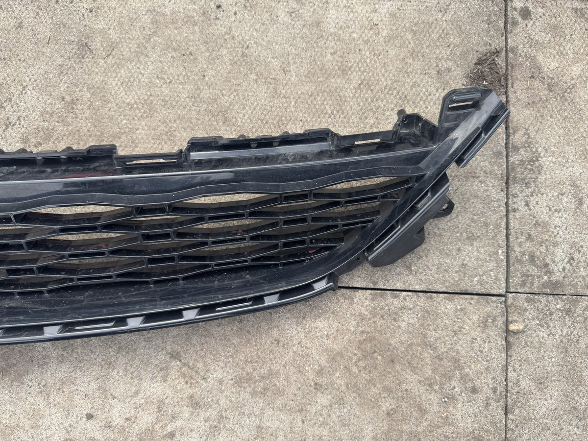 Range Rover Sport L461 Front Lower Grille 2026 N9X2-17F791-B Broken Clip