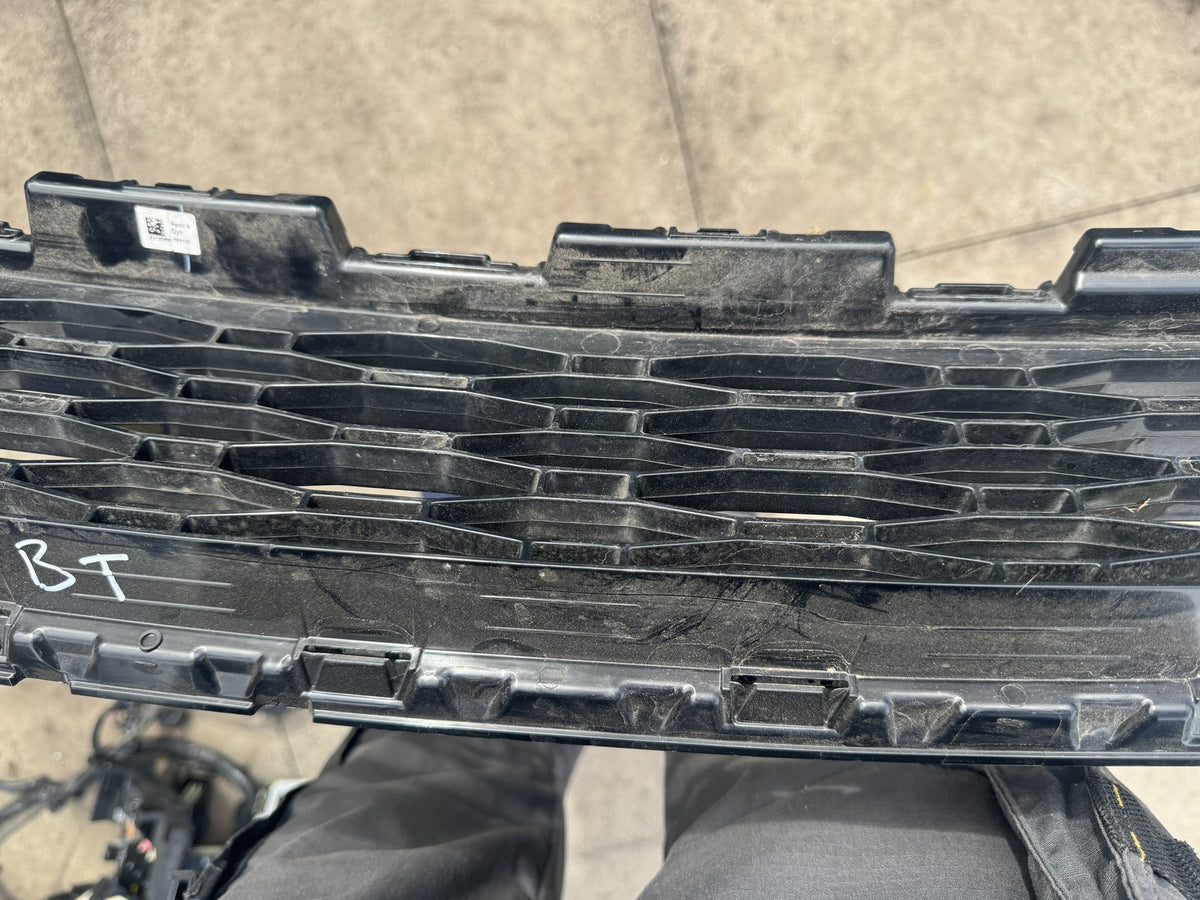 Range Rover Sport L461 Front Lower Grille 2026 N9X2-17F791-B Broken Clip