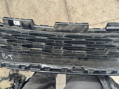 Range Rover Sport L461 Front Lower Grille 2026 N9X2-17F791-B Broken Clip