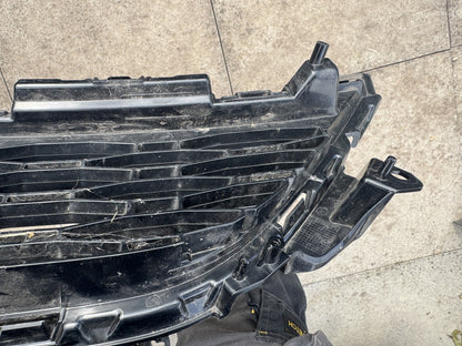 Range Rover Sport L461 Front Lower Grille 2026 N9X2-17F791-B Broken Clip