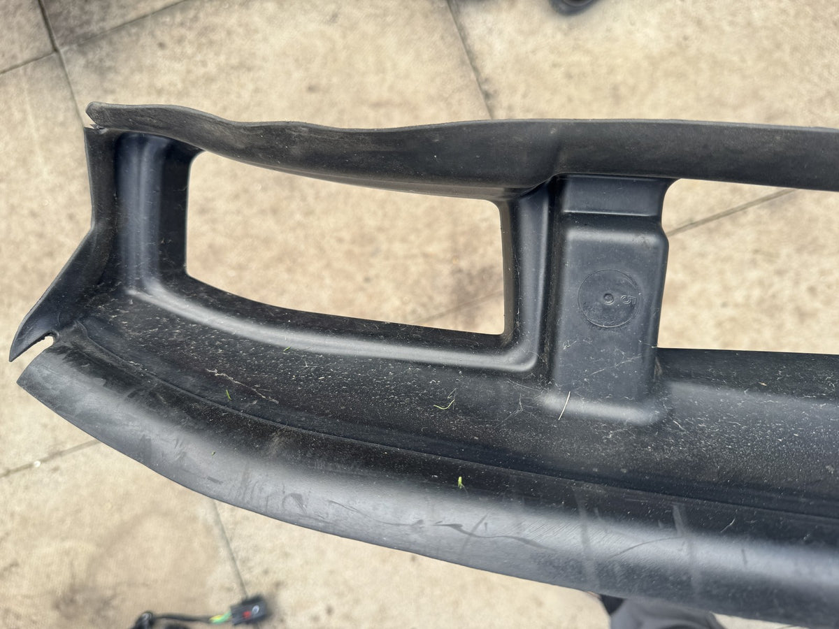 Range Rover Sport L461 Front Air Duct Deflector 2026 Genuine N9X2-8A095-A