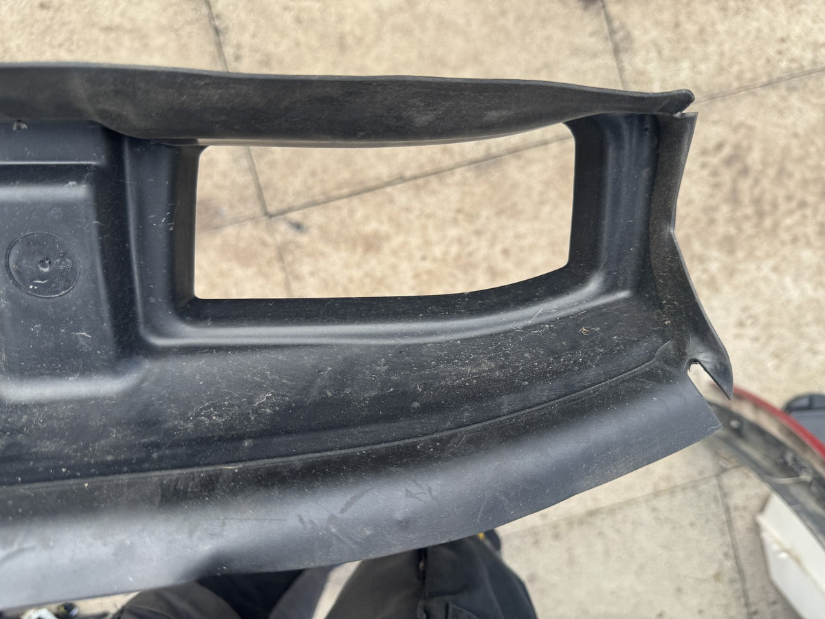 Range Rover Sport L461 Front Air Duct Deflector 2026 Genuine N9X2-8A095-A