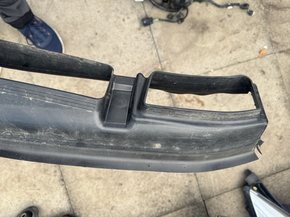 Range Rover Sport L461 Front Air Duct Deflector 2026 Genuine N9X2-8A095-A