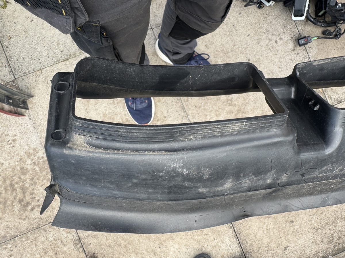 Range Rover Sport L461 Front Air Duct Deflector 2026 Genuine N9X2-8A095-A
