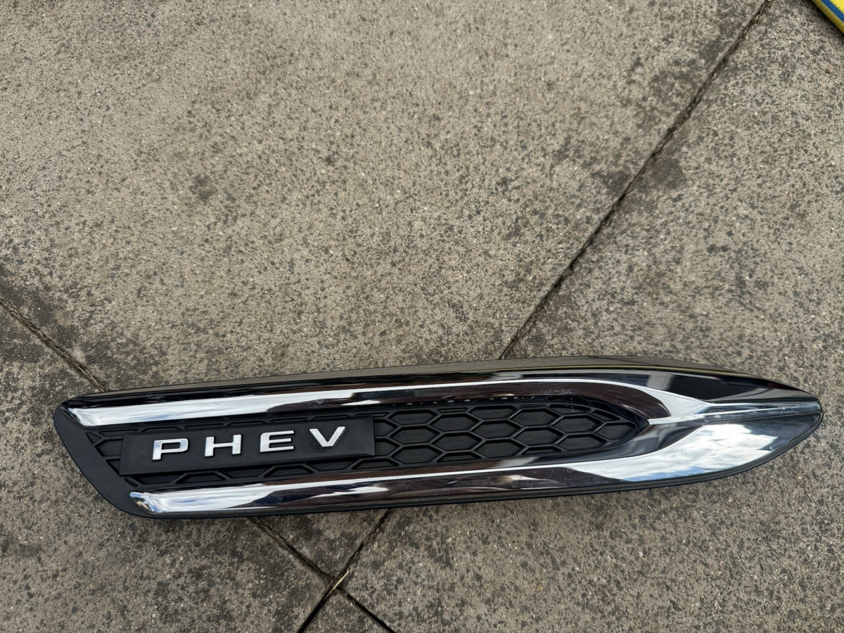KAAA508E1 MAZDA CX60 /CX80 Front Right Wing Fender Badge