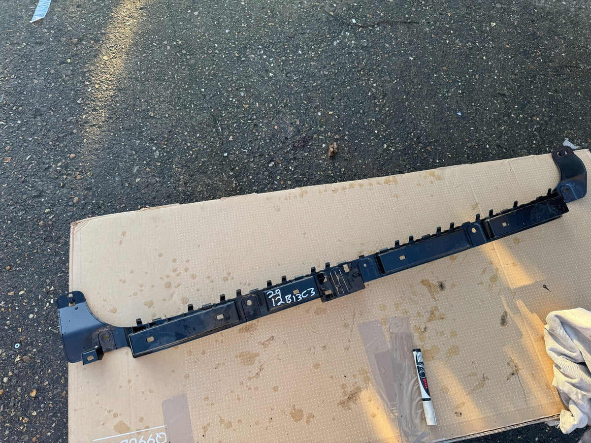 2024 TESLA MODEL 3 LONG 後保桿中央支撐架 1757096-00-D