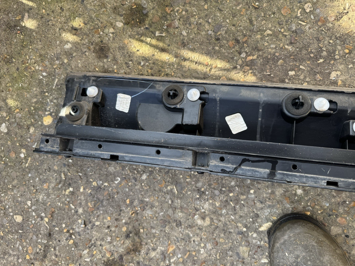 LH Land Rover Range Rover Sport L461 2022 list trim pintu depan N9X2-21065