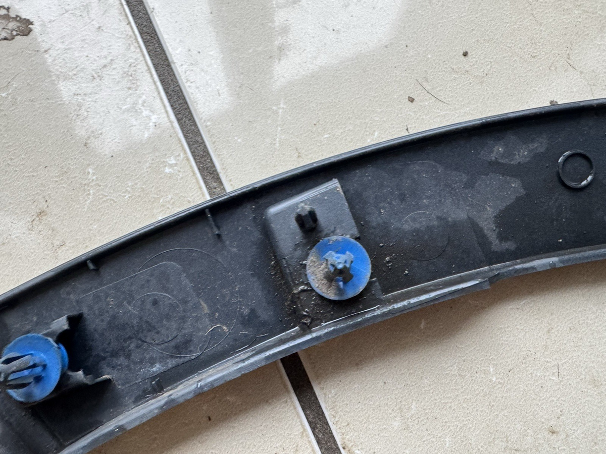 Land Rover Discovery Sport L550 Front Right Arch Trim MK72-16A074 With PDC