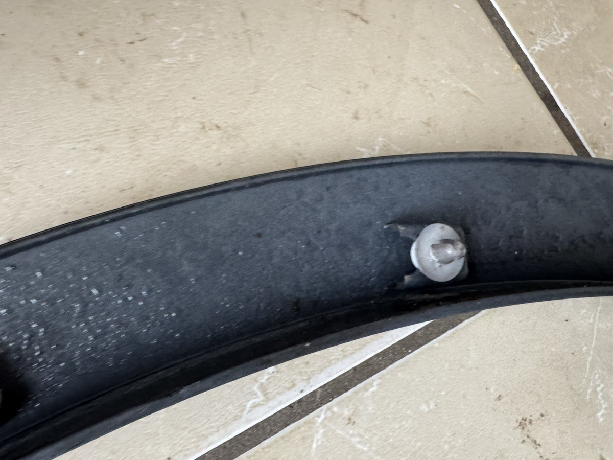 Land Rover Discovery Sport L550 Front Right Arch Trim MK72-16A074 With PDC