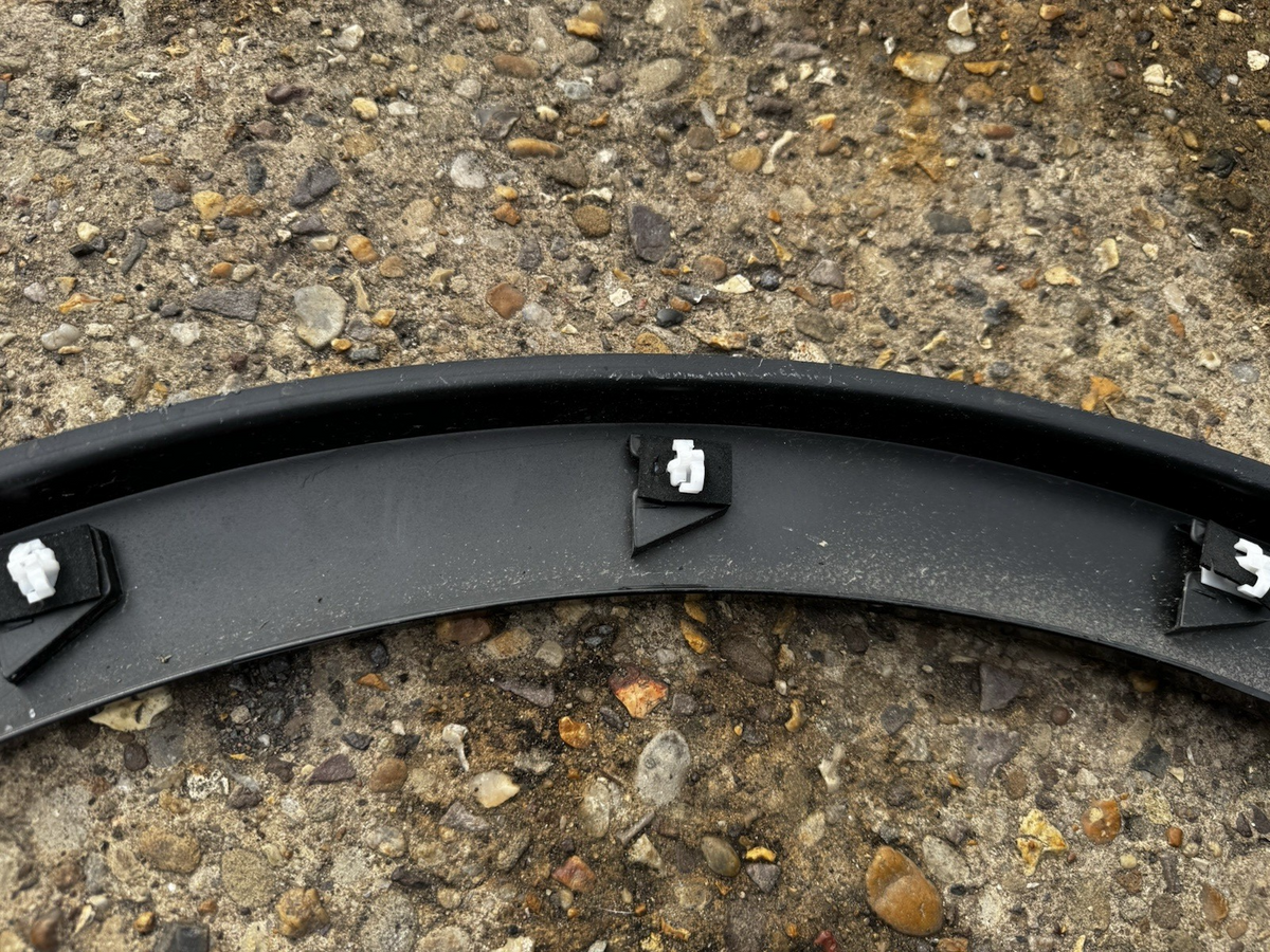 KIA EV3 WHEEL ARCH TRIM REAR LEFT GLOSS BLACK 2024-ON 87743-EV200