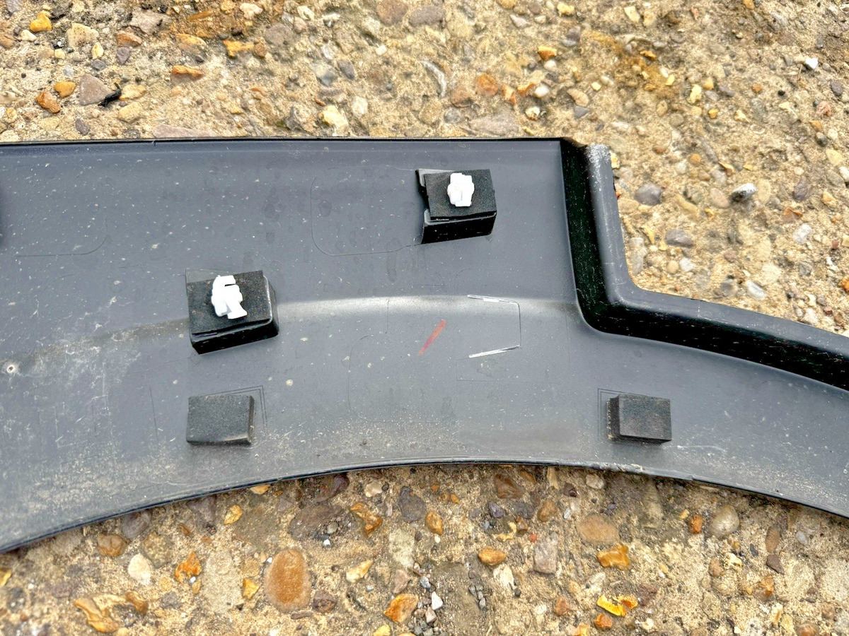 KIA EV3 WHEEL ARCH TRIM REAR LEFT GLOSS BLACK 2024-ON 87743-EV200