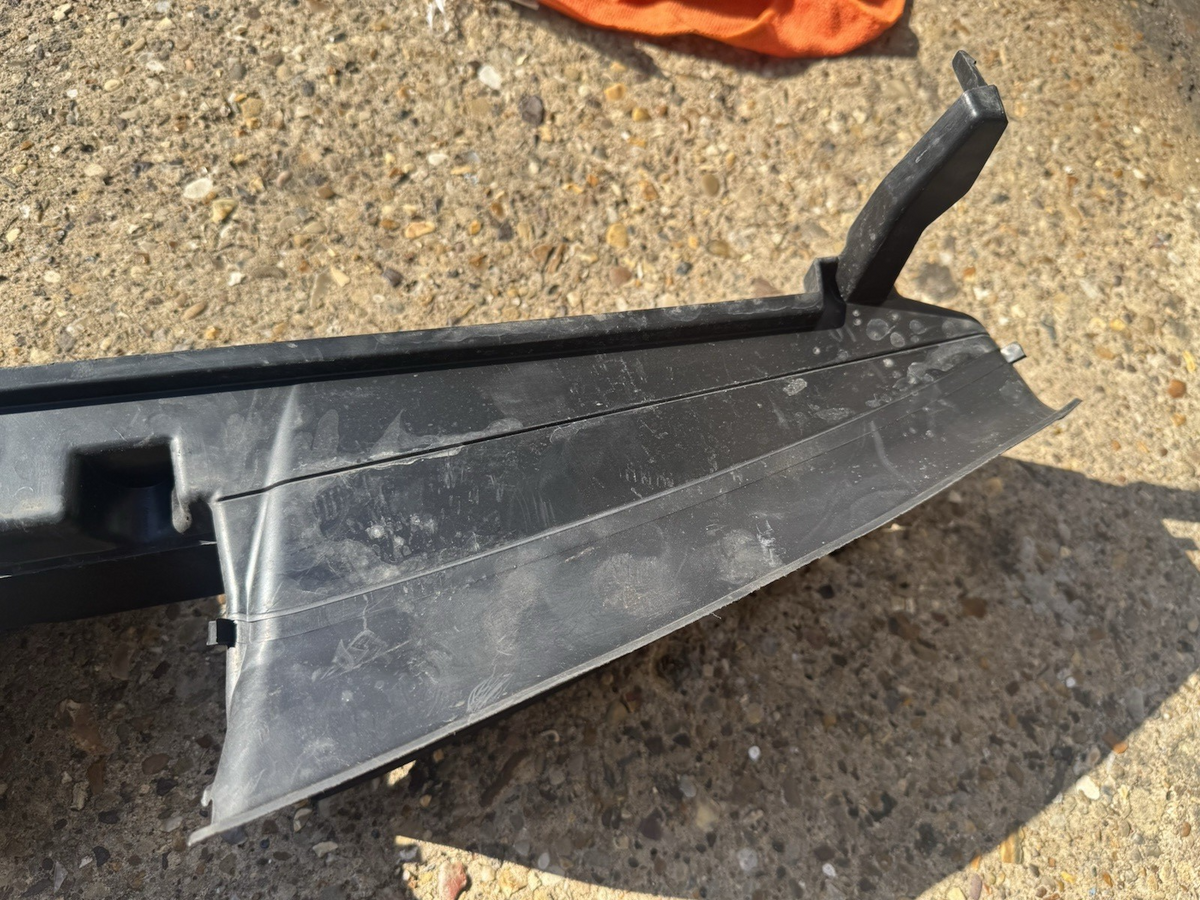 Opel vauxhal Astra L 2024 intercooler air guide duct channel 9842350180 KDA39339