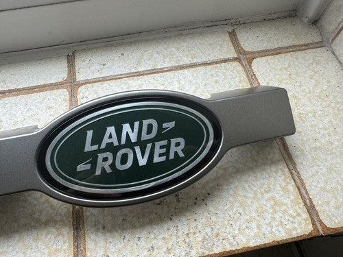 2020-2022 LAND ROVER DEFENDER คิ้วแต่งกระจังหน้า L8B2-8L001-A