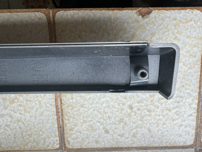 2020-2022 LAND ROVER DEFENDER คิ้วแต่งกระจังหน้า L8B2-8L001-A