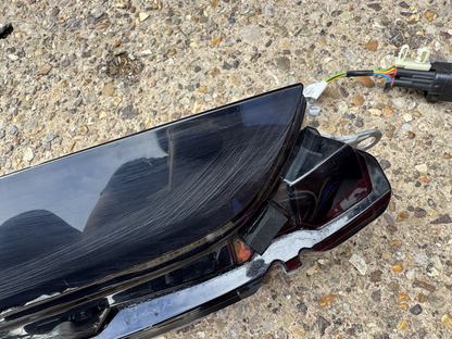 Range Rover Vogue L460 Rear Left Side Light 2022 ON M8E2-13405 Genuine *DAMAGED*