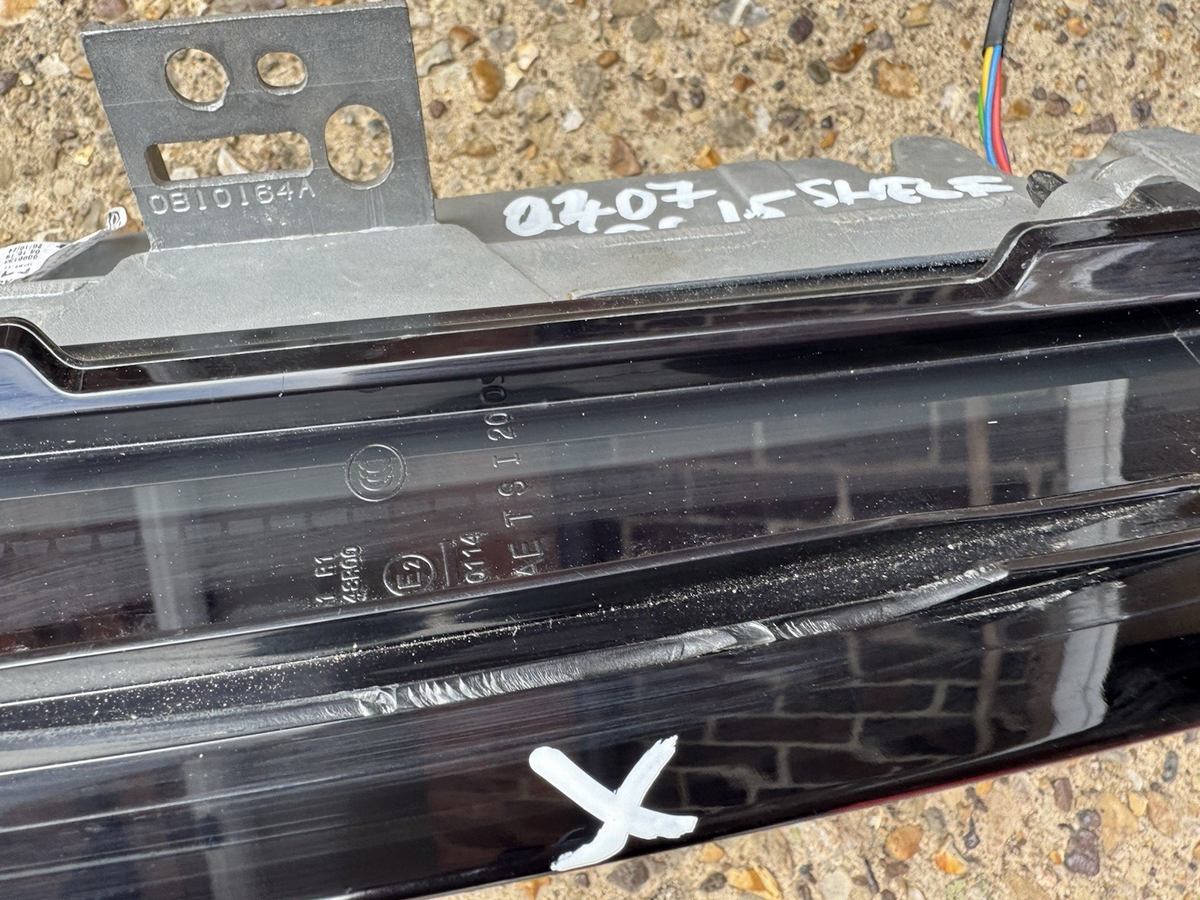 Range Rover Vogue L460 Rear Left Side Light 2022 ON M8E2-13405 Genuine *DAMAGED*