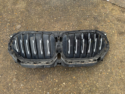 KISI-KISI AKTIF SALURAN UDARA BMW X5 G05 (DIJUAL RUSAK / UNTUK SPARE PART) 226775