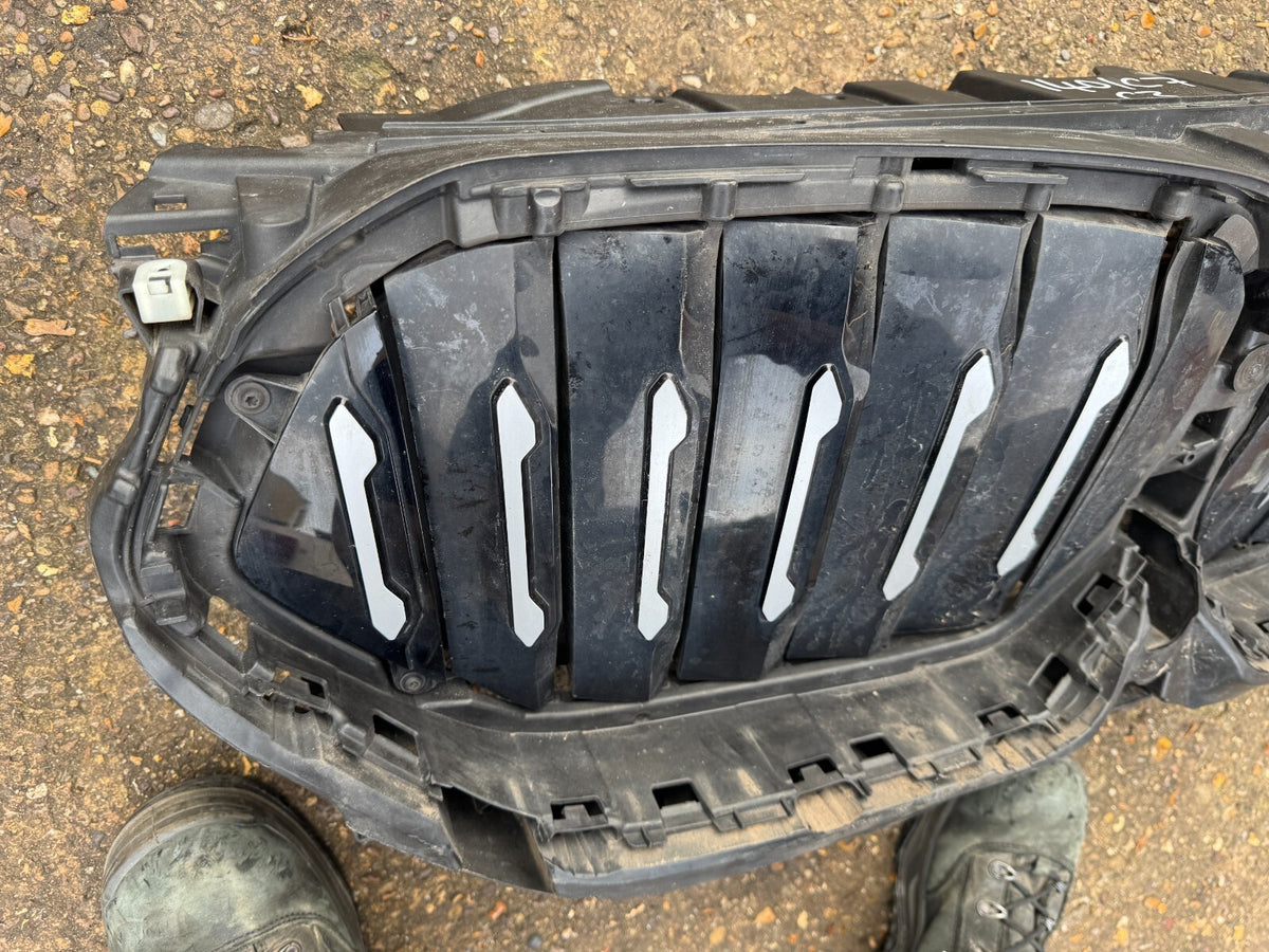KISI-KISI AKTIF SALURAN UDARA BMW X5 G05 (DIJUAL RUSAK / UNTUK SPARE PART) 226775