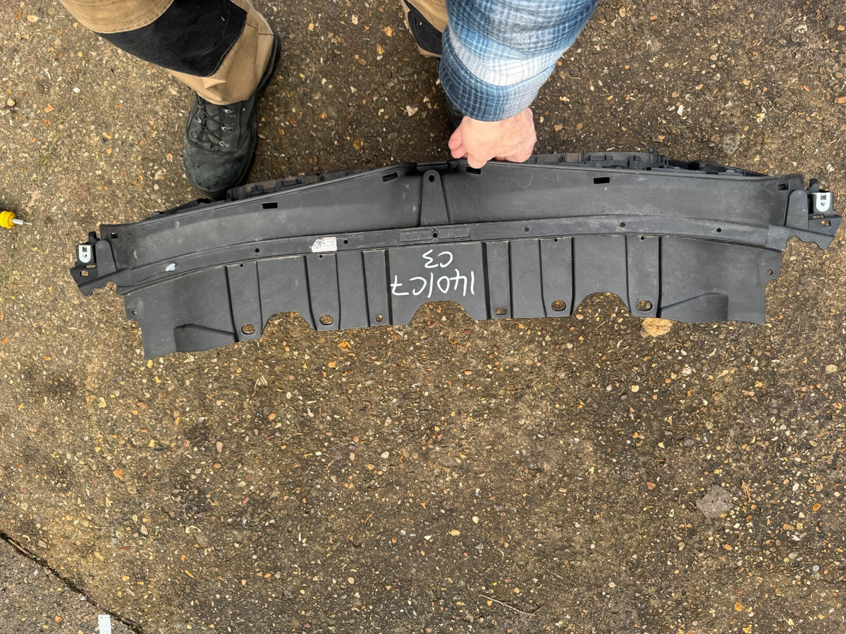 KISI-KISI AKTIF SALURAN UDARA BMW X5 G05 (DIJUAL RUSAK / UNTUK SPARE PART) 226775