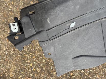 KISI-KISI AKTIF SALURAN UDARA BMW X5 G05 (DIJUAL RUSAK / UNTUK SPARE PART) 226775