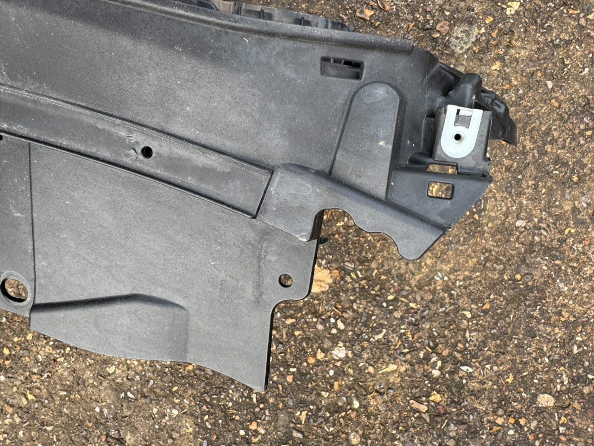 KISI-KISI AKTIF SALURAN UDARA BMW X5 G05 (DIJUAL RUSAK / UNTUK SPARE PART) 226775