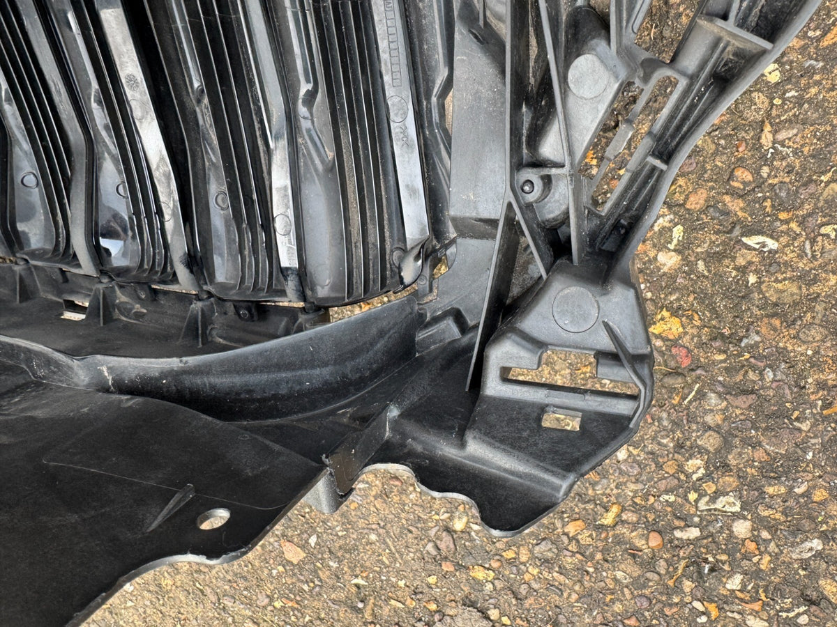 KISI-KISI AKTIF SALURAN UDARA BMW X5 G05 (DIJUAL RUSAK / UNTUK SPARE PART) 226775