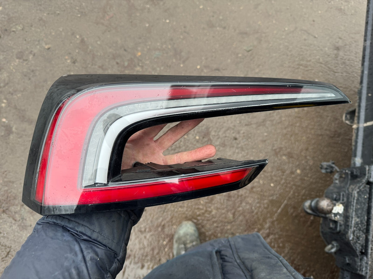 GENUINE TESLA MODEL 3 LAMPU BELAKANG KIRI 2023 ke atas 1691498-00-F MIKA RETAK/GOPEL
