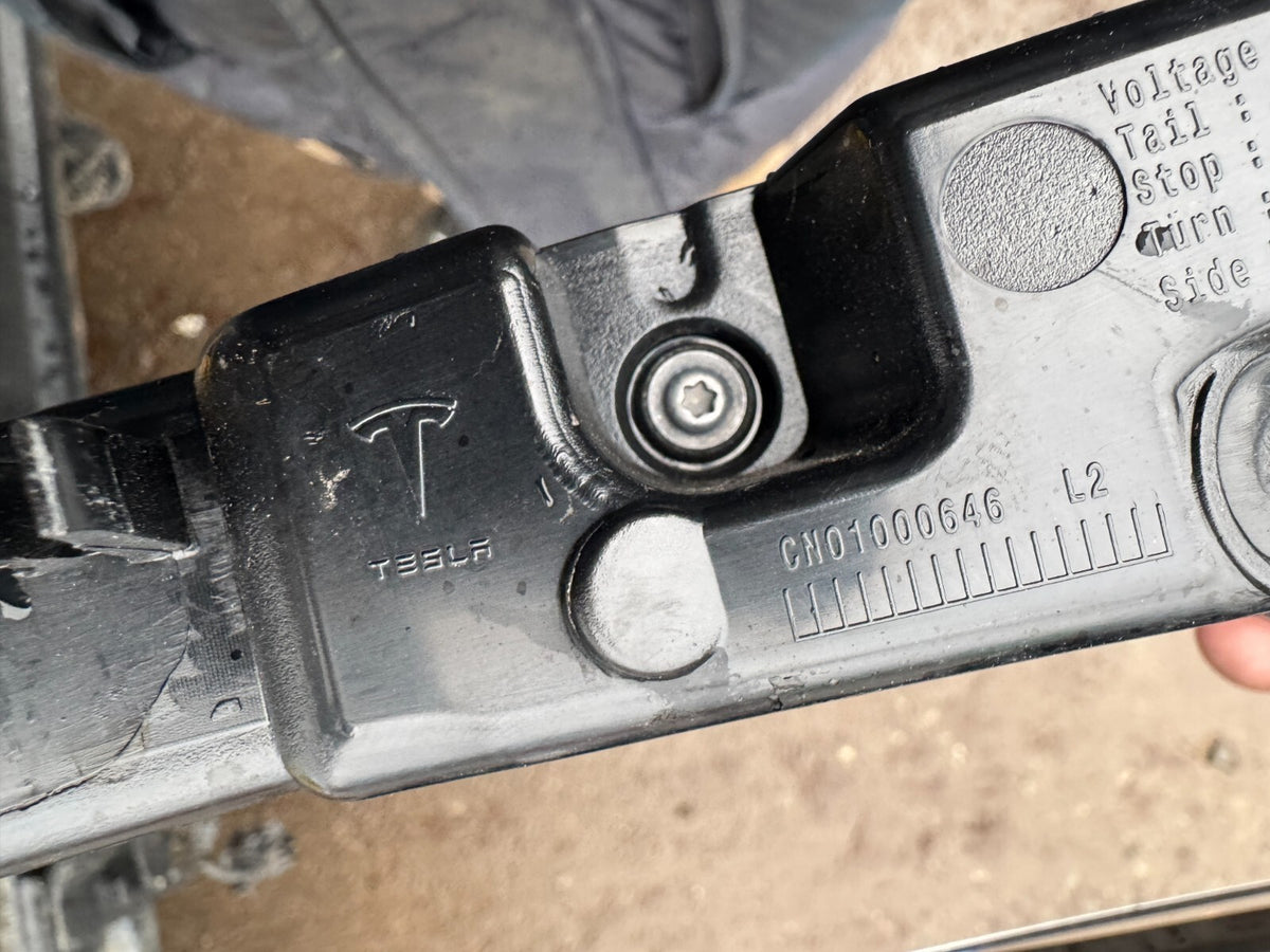 GENUINE TESLA MODEL 3 LAMPU BELAKANG KIRI 2023 ke atas 1691498-00-F MIKA RETAK/GOPEL