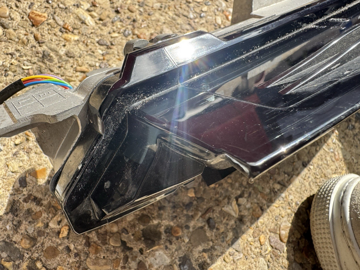 Range Rover Vogue L460 LED Tail Light right 2022 on M8E2-13404-AL Genuine