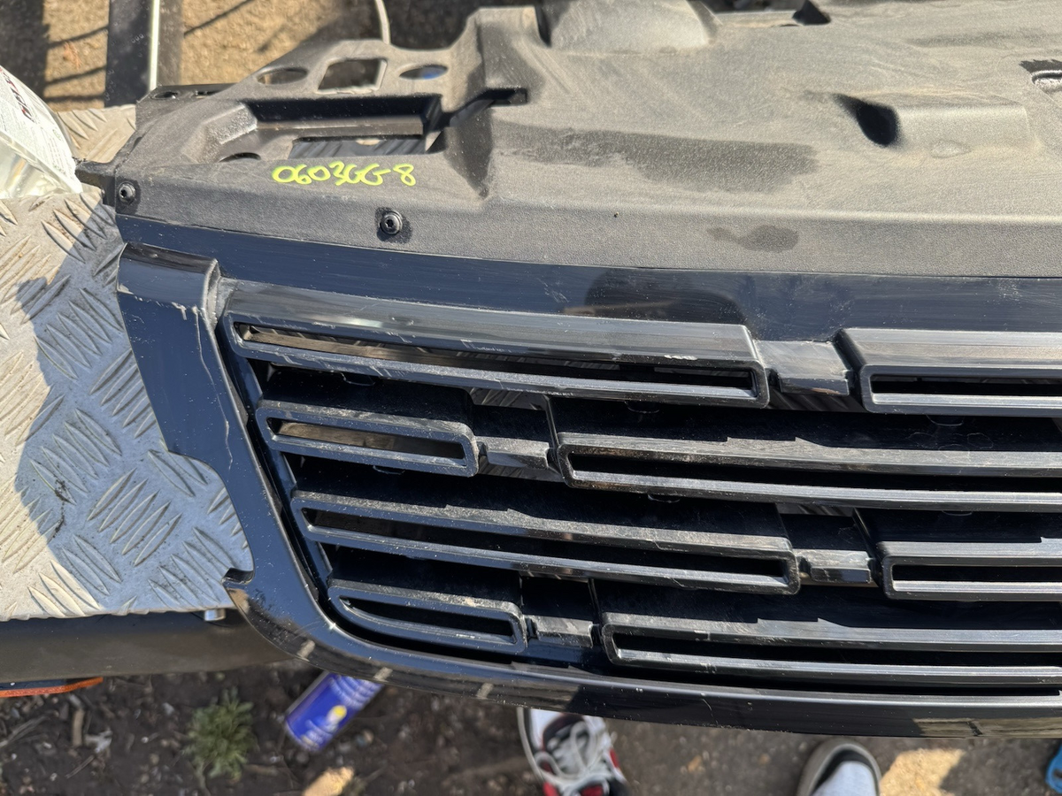 RANGE ROVER SPORT FRONT BUMPER Upper Grill 2022 on SUV GENUINE pn N9X2-8200-A