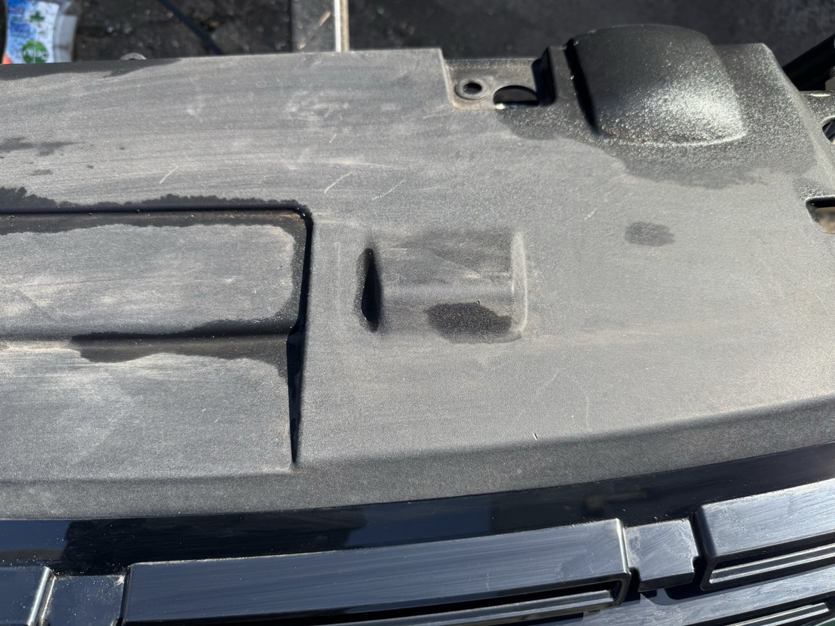 RANGE ROVER SPORT FRONT BUMPER Upper Grill 2022 on SUV GENUINE pn N9X2-8200-A