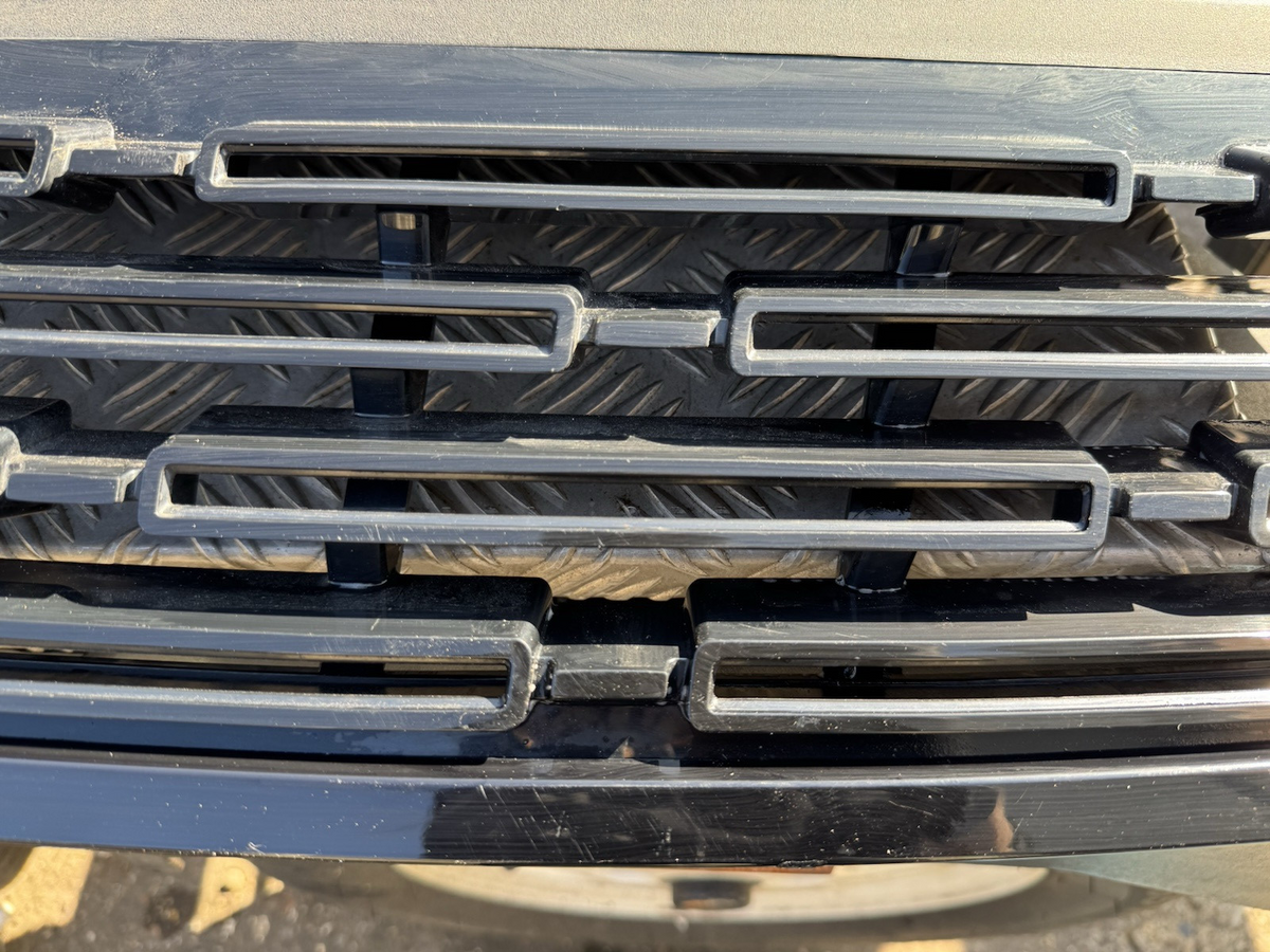RANGE ROVER SPORT FRONT BUMPER Upper Grill 2022 on SUV GENUINE pn N9X2-8200-A