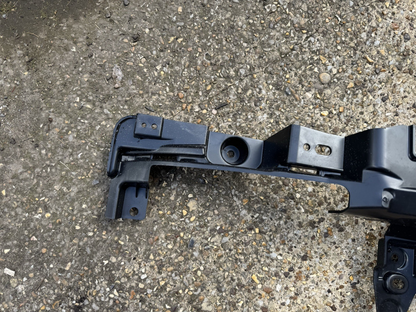 Giá đỡ cản sau chính hãng Land Rover Range Rover L460 M8E2-17B861-A