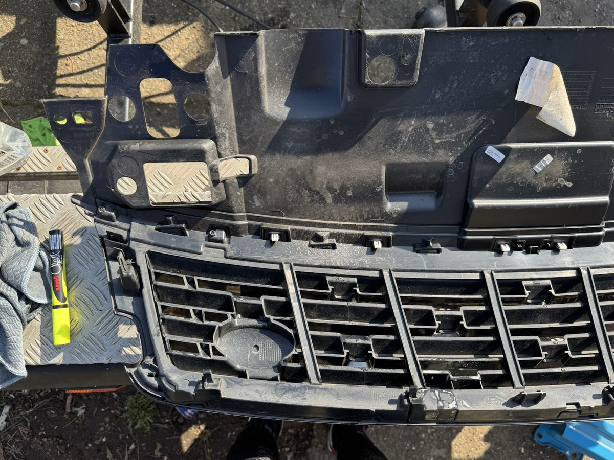 RANGE ROVER SPORT FRONT BUMPER Upper Grill 2022 on SUV GENUINE pn N9X2-8200-A