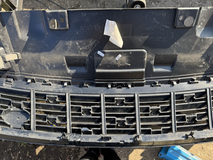 RANGE ROVER SPORT FRONT BUMPER Upper Grill 2022 on SUV GENUINE pn N9X2-8200-A
