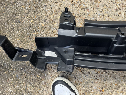 Giá đỡ cản sau chính hãng Land Rover Range Rover L460 M8E2-17B861-A