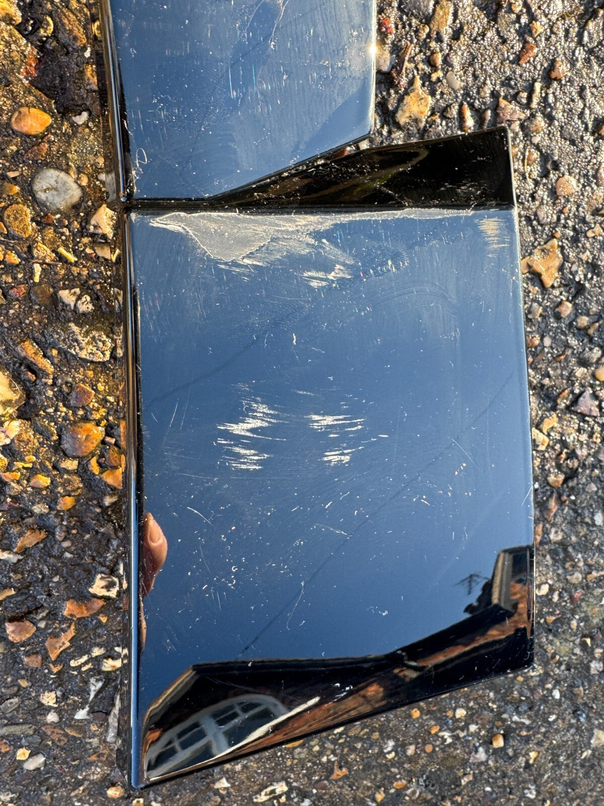 Lotus Eletre 2022 On wheel arch trim left scratched 8891697304