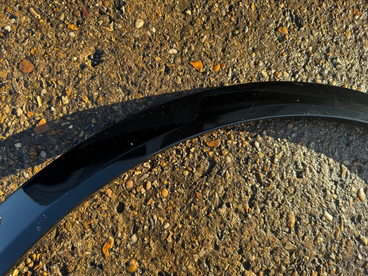 Lotus Eletre 2022 On wheel arch trim left scratched 8891697304