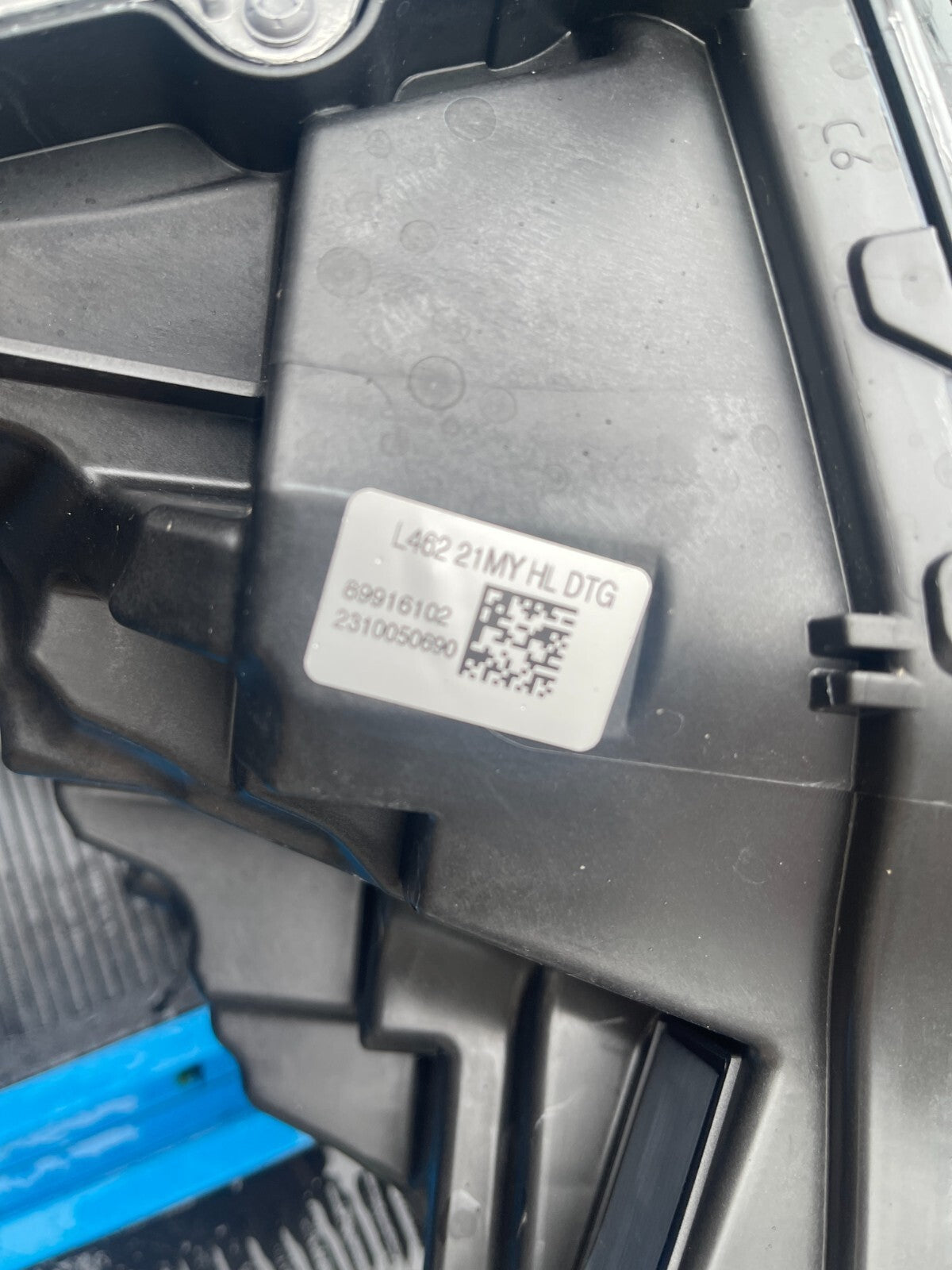 Genuine Land Rover Discovery V (L462) MY42-13W029-GB LED HIGH SPEC Right DAMAGED