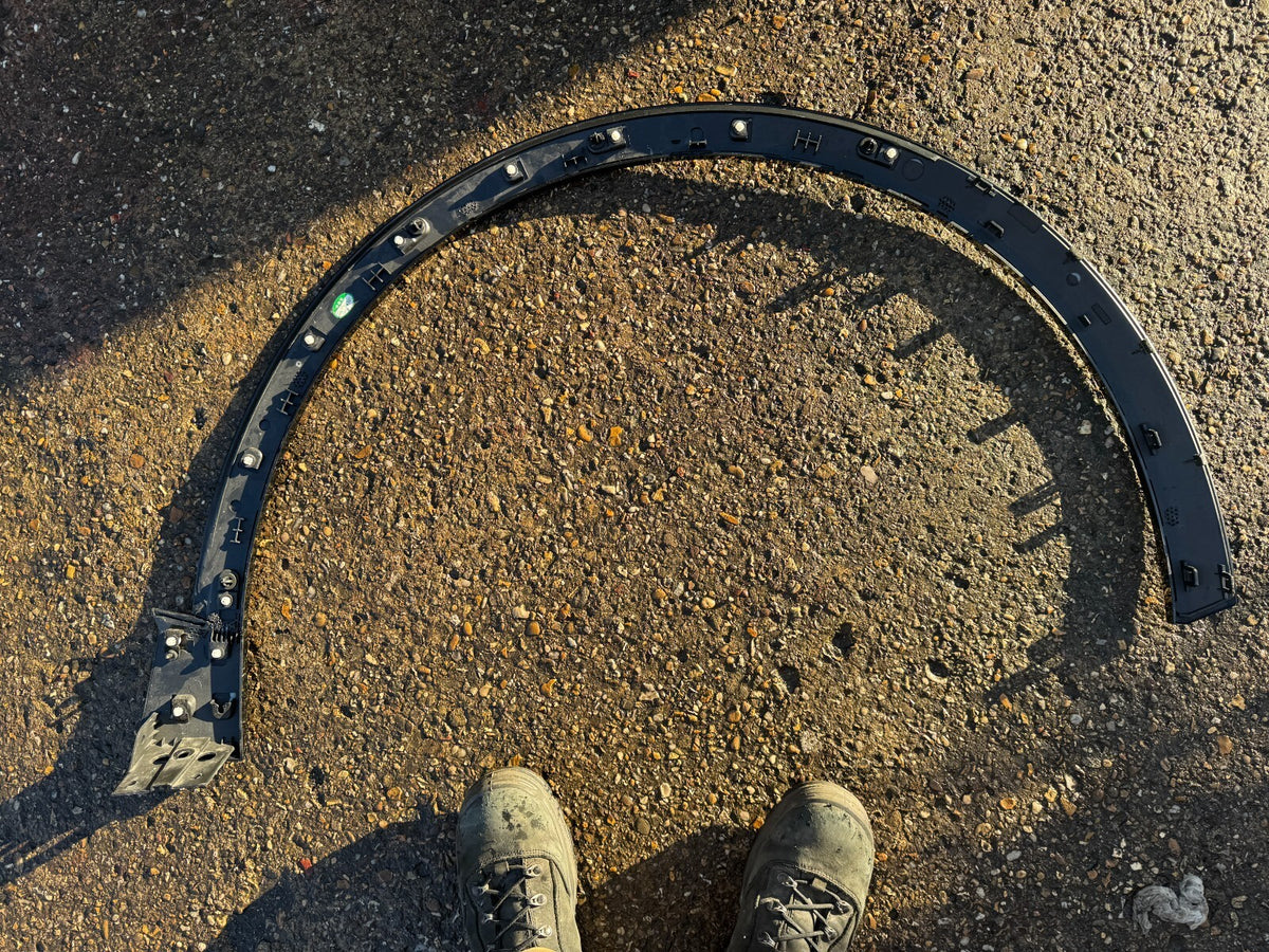 Lotus Eletre 2022 On wheel arch trim left scratched 8891697304