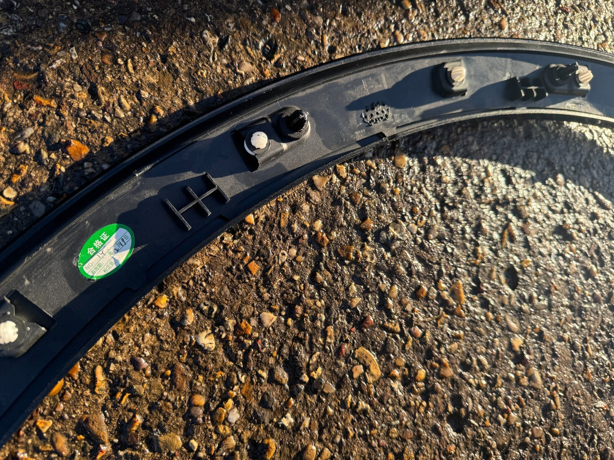 Lotus Eletre 2022 On wheel arch trim left scratched 8891697304