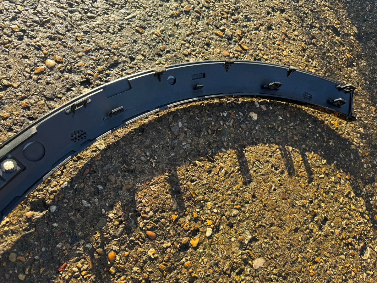Lotus Eletre 2022 On wheel arch trim left scratched 8891697304