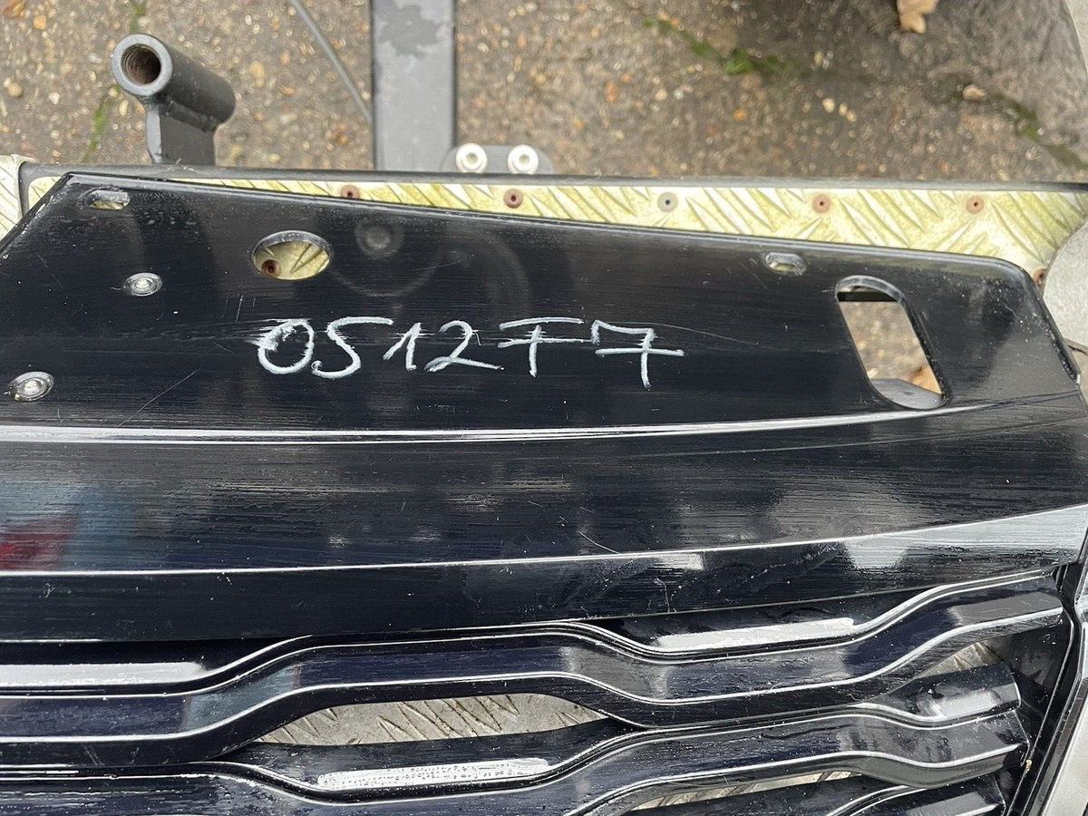 Gril Depan Gril Radiator JK5M-8A163 Range Rover SV Autobiography Dynamic L405