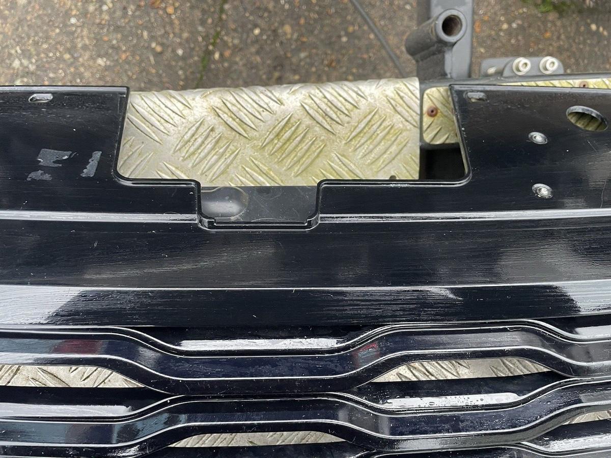 Gril Depan Gril Radiator JK5M-8A163 Range Rover SV Autobiography Dynamic L405
