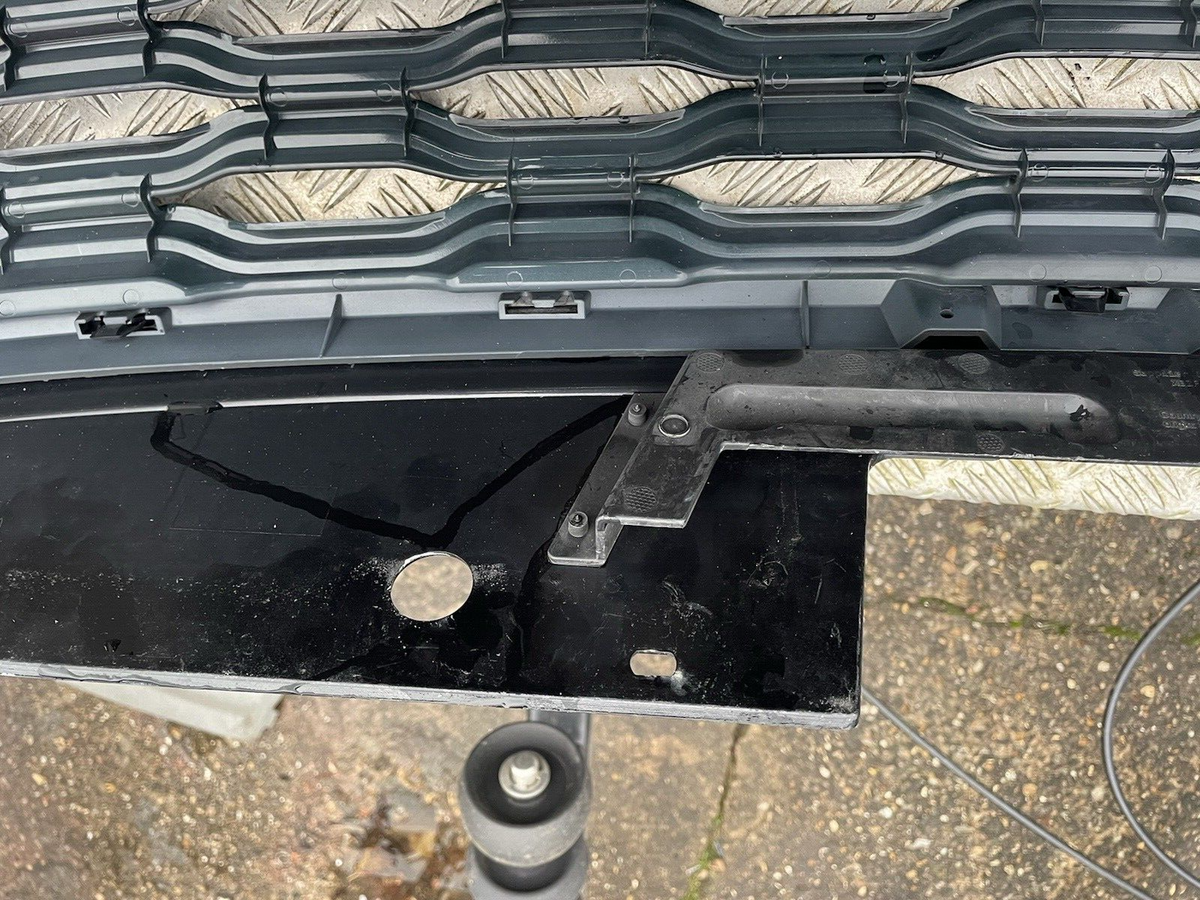 Gril Depan Gril Radiator JK5M-8A163 Range Rover SV Autobiography Dynamic L405