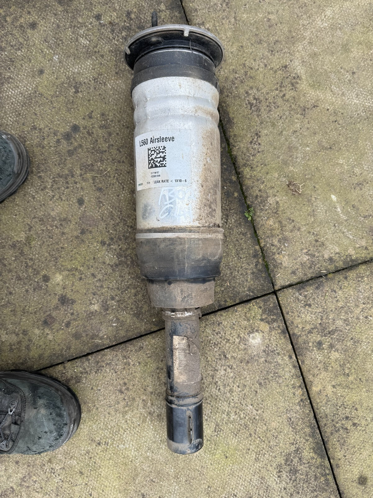2024 RANGE ROVER VELAR L560 SHOCK ABSORBER L8A23C285AA LEFT FRONT